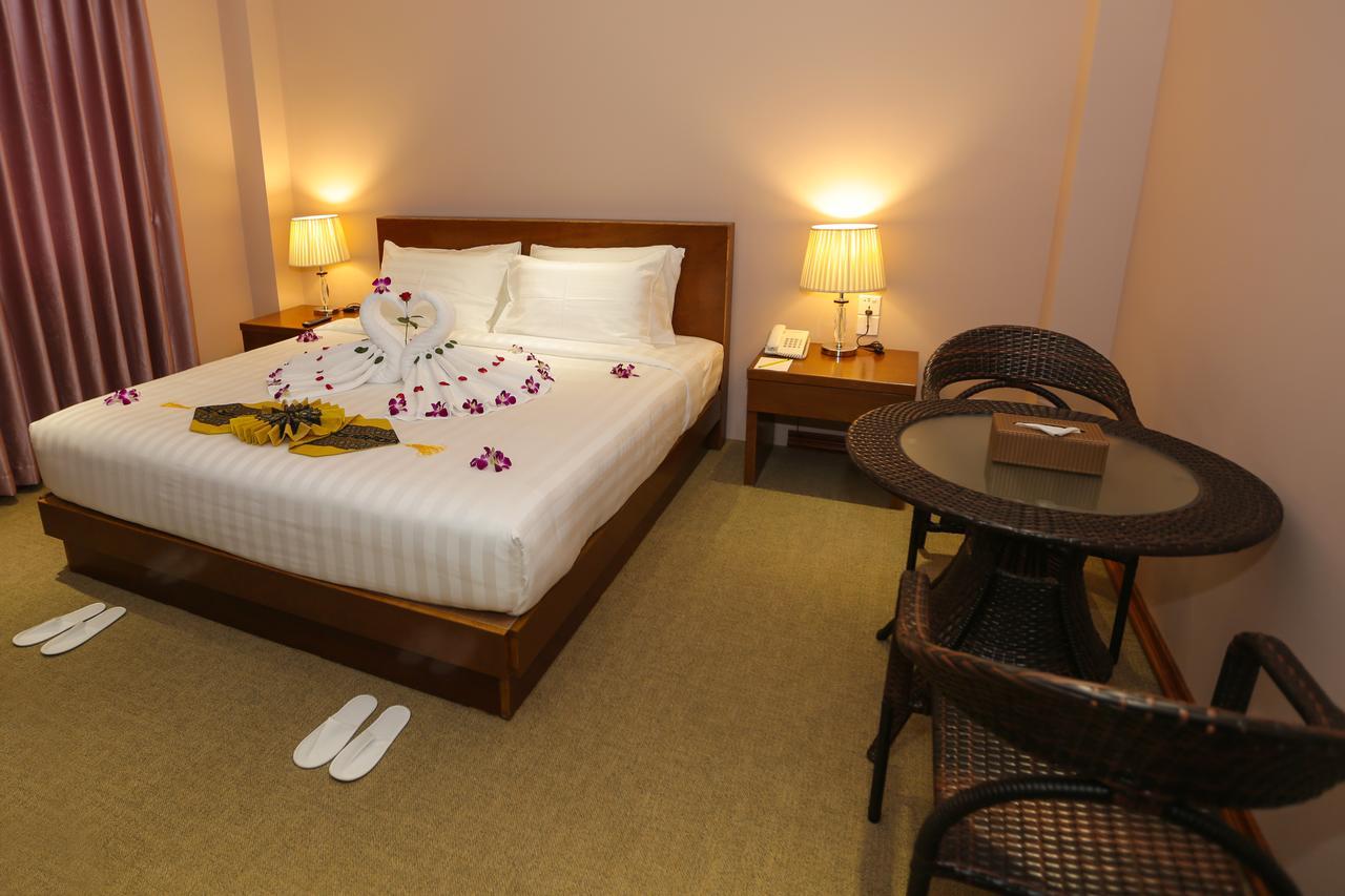 Grand Garden Hotel Yangón Exterior foto